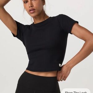 Vuori Women’s pose fitted tee